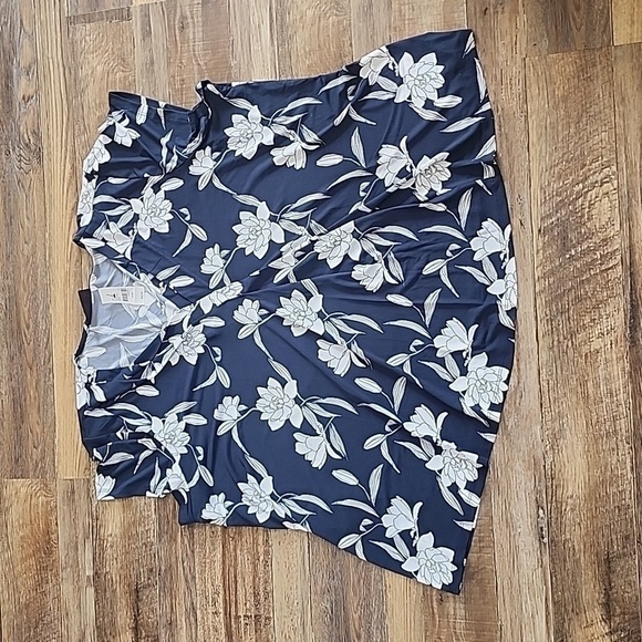 NWT Lane Bryant Top Sz 26/28 - Picture 1 of 7
